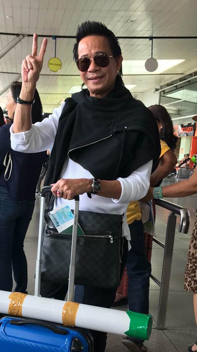 Vài năm trở lại đây, ông rất chăm về nước đóng phim, diễn hài.