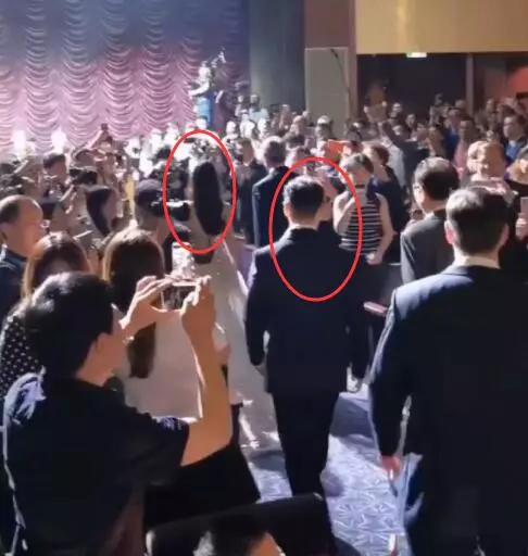 Hình ảnh xa cách của Baby và ông xã