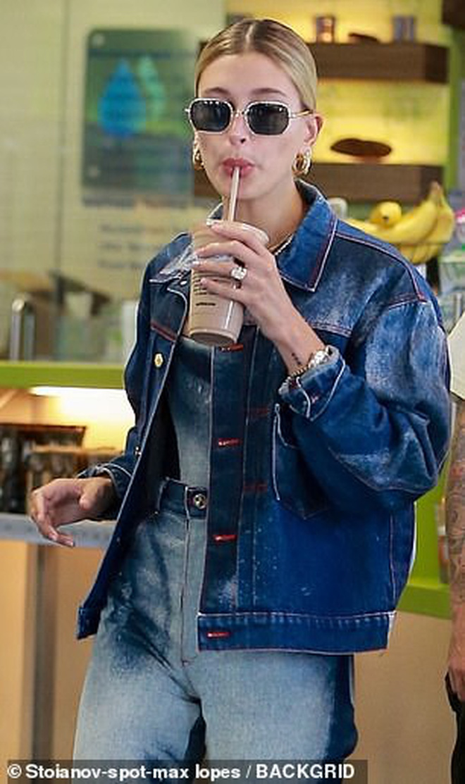 Trong các bức ảnh được chụp gần đây, cả Justin và Hailey đều đã đeo nhẫn cưới. Liệu chăng đám cưới thế kỷ hàng triệu người hóng có đang tới gần?