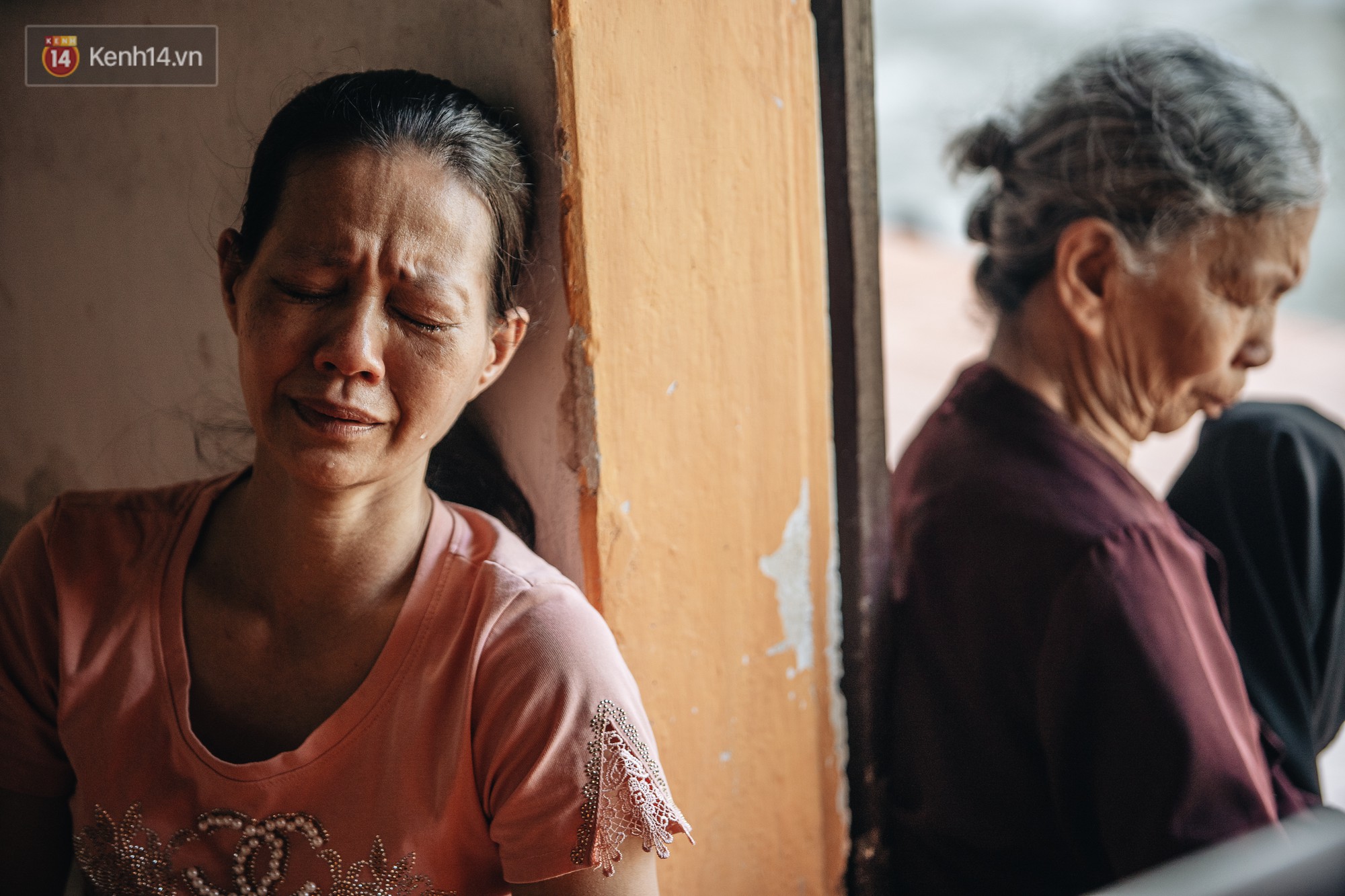 Mẹ và bà nội của Tuấn Anh vẫn chưa thể nguôi ngoai sau sự ra đi vội vã của anh.