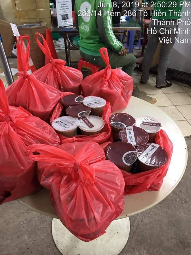 Thông tin về chuyến ship và 40 cốc trà sữa trị giá 1,6 triệu đồng mà vị khách hàng đặt qua dịch vụ GrabFood.