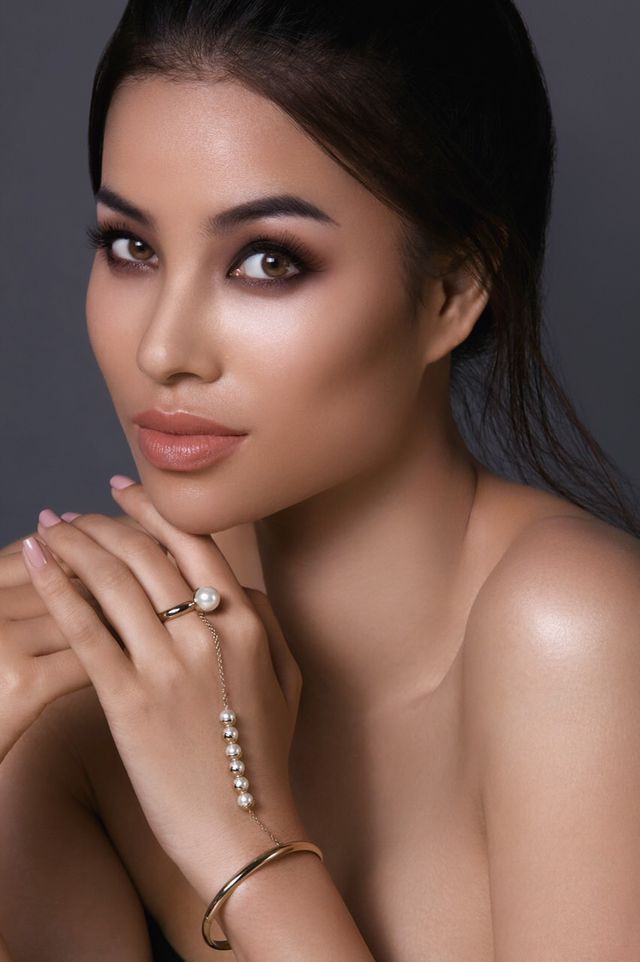 Vẻ đẹp hoàn hảo của Phạm Hương hiện tại.