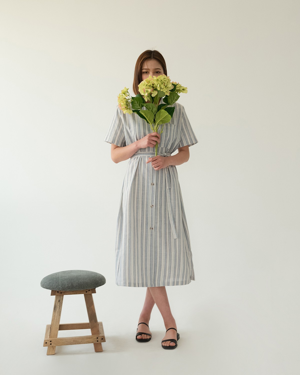 Lại nóng đến phát ốm, nhưng nàng công sở không phải lo vì đã có 5 items nhẹ mát và 100% thanh lịch này - 16 Lại nóng đến phát ốm, nhưng nàng công sở không phải lo vì đã có 5 items nhẹ mát và 100% thanh lịch này - 16