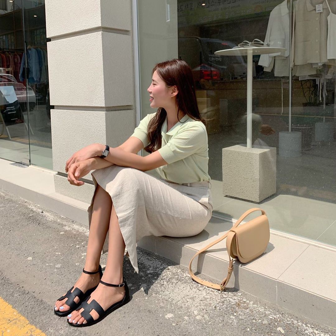 Lại nóng đến phát ốm, nhưng nàng công sở không phải lo vì đã có 5 items nhẹ mát và 100% thanh lịch này - 1 Lại nóng đến phát ốm, nhưng nàng công sở không phải lo vì đã có 5 items nhẹ mát và 100% thanh lịch này - 1