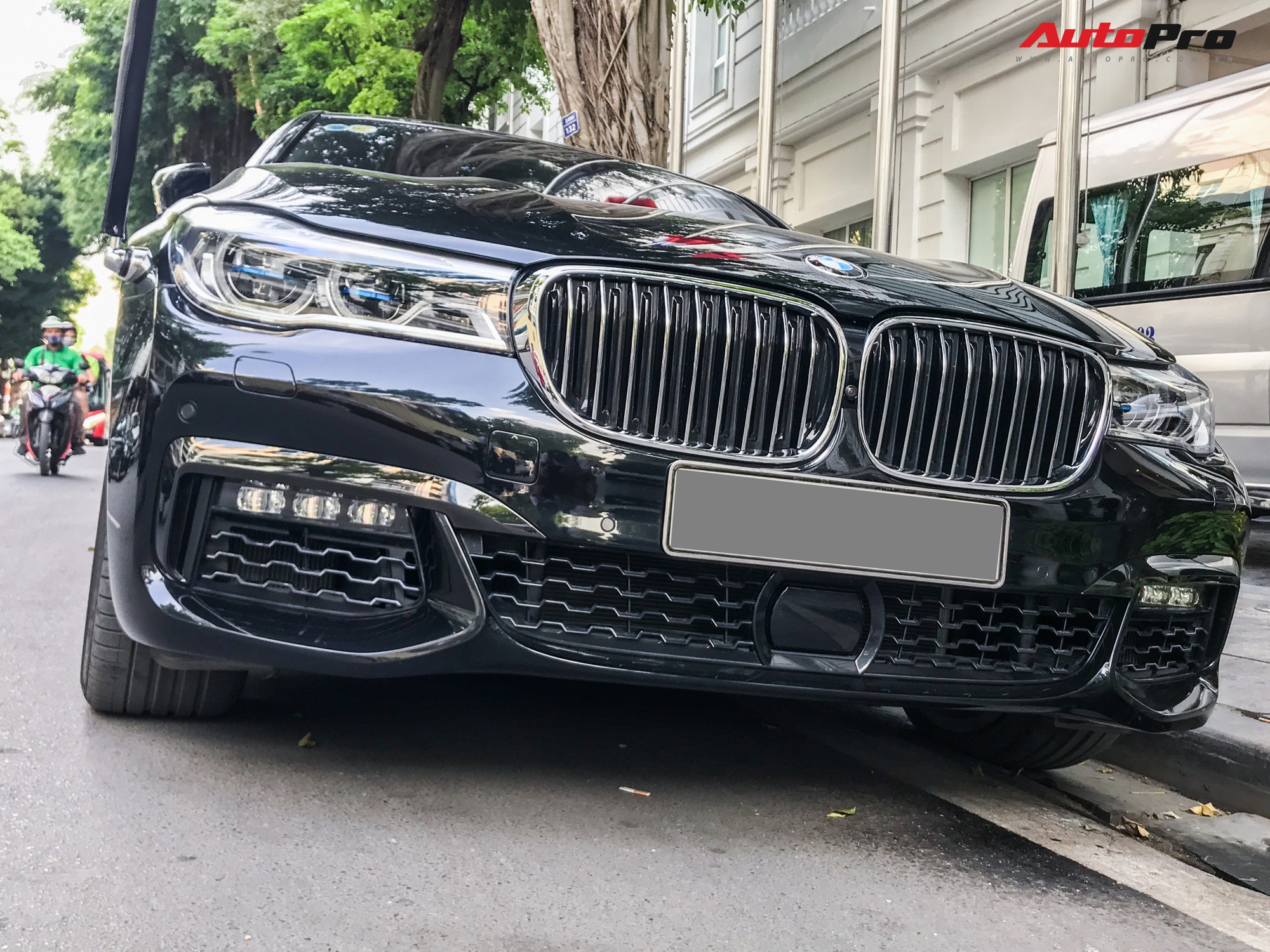 Khám phá nhanh BMW 750Li xDrive M Sport độc nhất Việt Nam, giá khoảng 10 tỷ đồng - 2 Khám phá nhanh BMW 750Li xDrive M Sport độc nhất Việt Nam, giá khoảng 10 tỷ đồng - 2