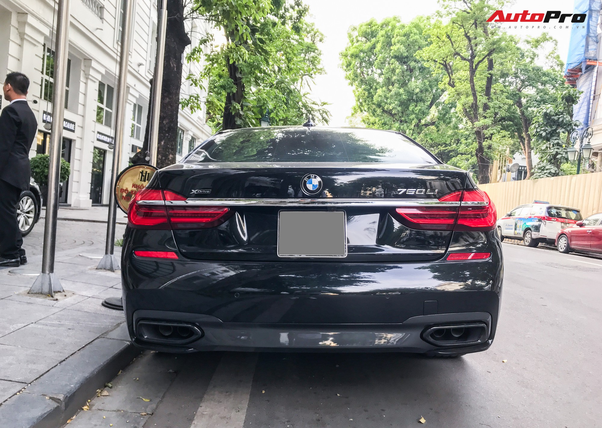 Khám phá nhanh BMW 750Li xDrive M Sport độc nhất Việt Nam, giá khoảng 10 tỷ đồng - 3 Khám phá nhanh BMW 750Li xDrive M Sport độc nhất Việt Nam, giá khoảng 10 tỷ đồng - 3