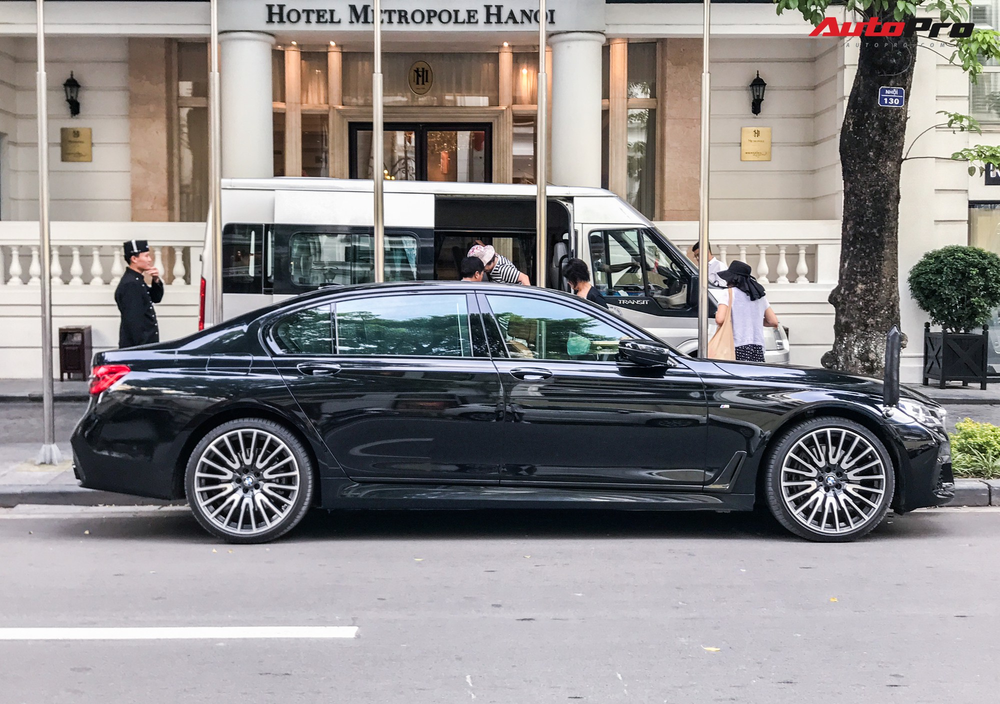 Khám phá nhanh BMW 750Li xDrive M Sport độc nhất Việt Nam, giá khoảng 10 tỷ đồng - 4 Khám phá nhanh BMW 750Li xDrive M Sport độc nhất Việt Nam, giá khoảng 10 tỷ đồng - 4