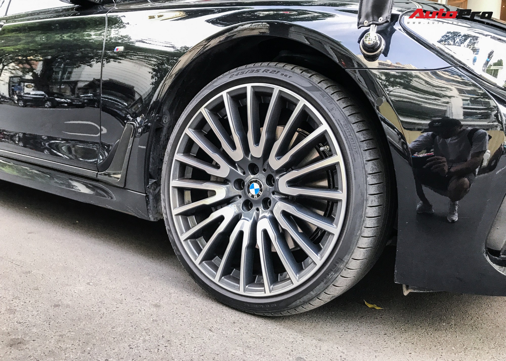 Khám phá nhanh BMW 750Li xDrive M Sport độc nhất Việt Nam, giá khoảng 10 tỷ đồng - 5 Khám phá nhanh BMW 750Li xDrive M Sport độc nhất Việt Nam, giá khoảng 10 tỷ đồng - 5