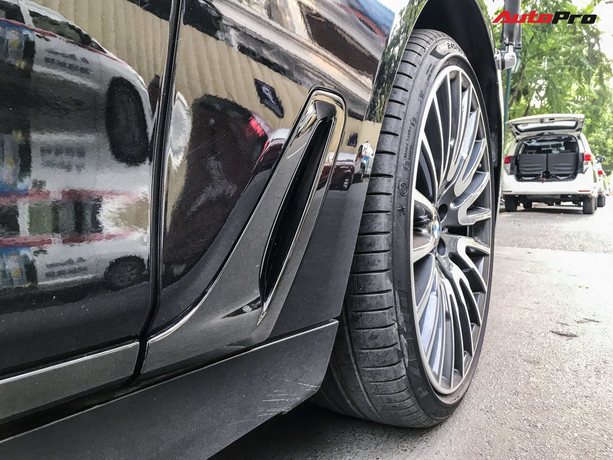 Khám phá nhanh BMW 750Li xDrive M Sport độc nhất Việt Nam, giá khoảng 10 tỷ đồng - 6 Khám phá nhanh BMW 750Li xDrive M Sport độc nhất Việt Nam, giá khoảng 10 tỷ đồng - 6