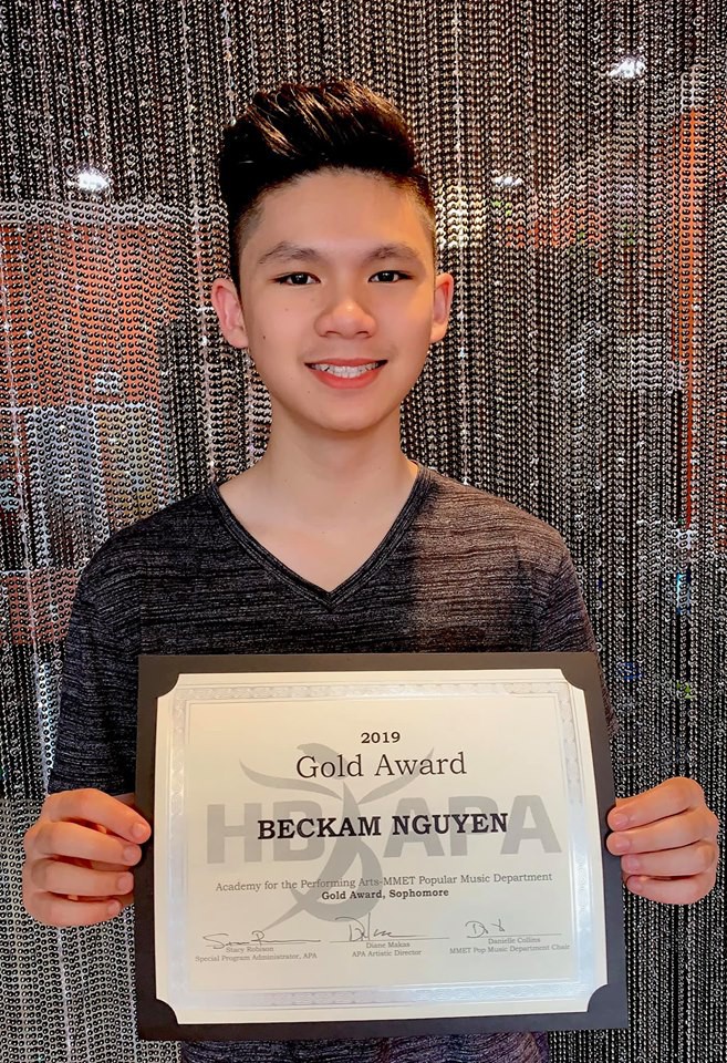 Beckam (tên tiếng Việt là Bằng Phương), là con trai cả trong 3 người con của Bằng Kiều và vợ cũ - Trizzie Phương Trinh. Cậu bé có thành tích học tập đáng nể dẫn đầu toàn khối 10 ở một trường học nghệ thuật danh tiếng tại Mỹ.