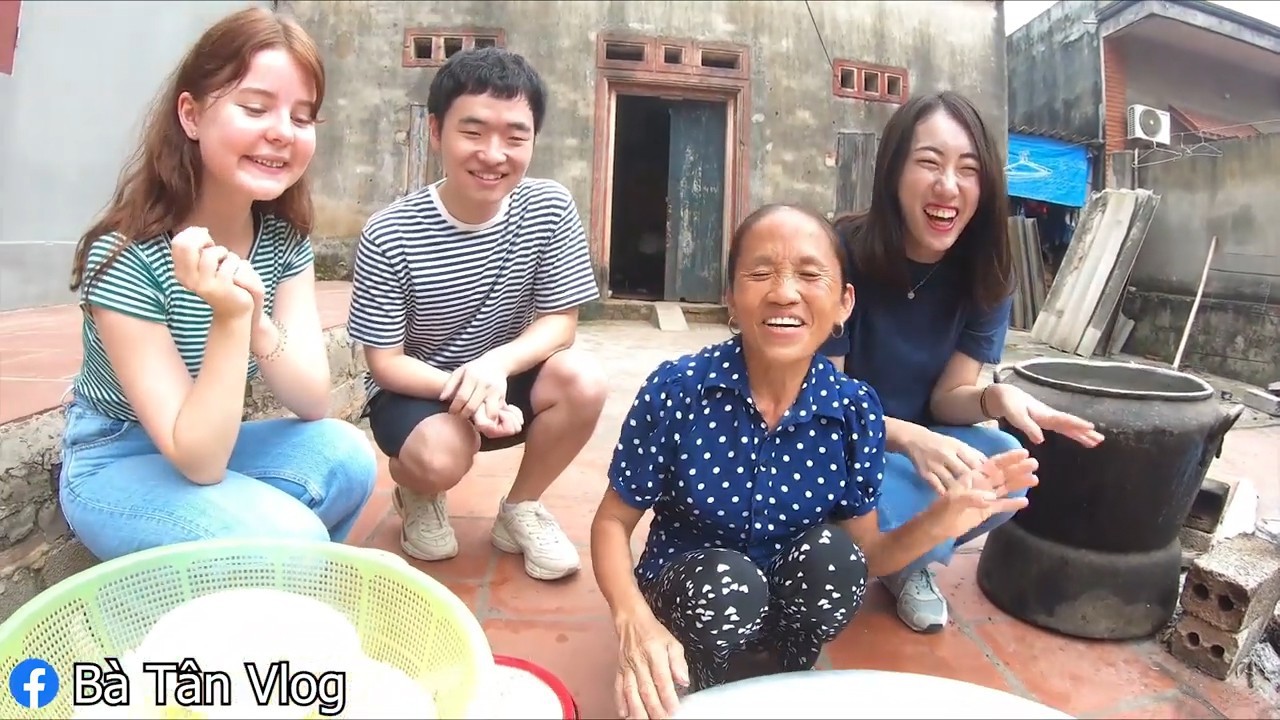 Bà Tân Vlog ăn mừng đạt huân chương kỷ lục Việt Nam, cùng 3 người cháu đến từ Hàn, Nhật, Nga làm đĩa xôi gà khổng lồ - 2 Bà Tân Vlog ăn mừng đạt huân chương kỷ lục Việt Nam, cùng 3 người cháu đến từ Hàn, Nhật, Nga làm đĩa xôi gà khổng lồ - 2