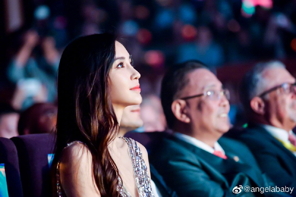 Angela Baby dường như cố tình chỉ đăng hình ảnh của mình