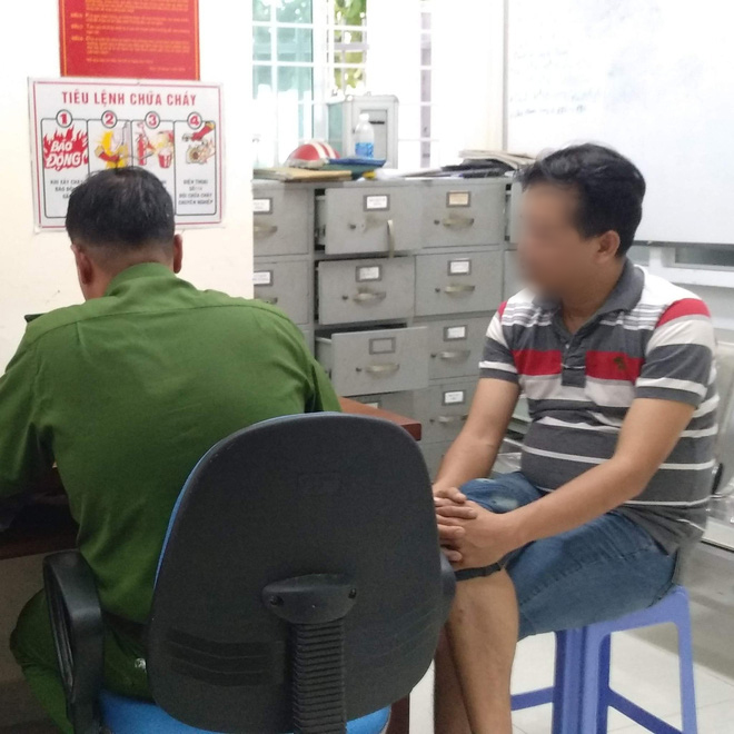 Người chủ đàn gà tại cơ quan công an.