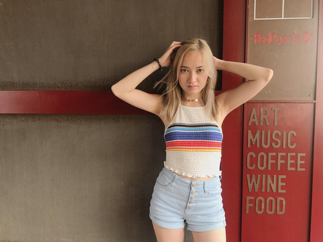 Tuy nhiên, dù phong cách có thay đổi, nhưng gương mặt xinh đẹp với những đường nét đậm chất Xuân Nghi từ khi 5-6 tuổi của nữ ca sĩ vẫn được giữ nguyên không hề thay đổi.