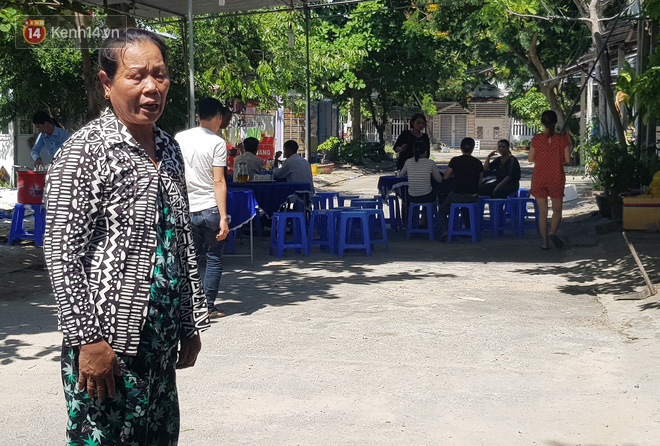 Rạp đám tang được dựng lên sát hiện trường bé gái bị xe cán chết.