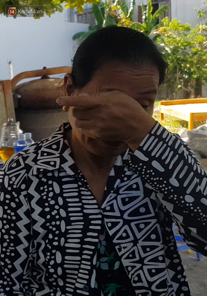 Bà Dụng nghẹn ngào kể lại sự việc và cho biết mình bị ám ảnh bởi những gì đã chứng kiến.