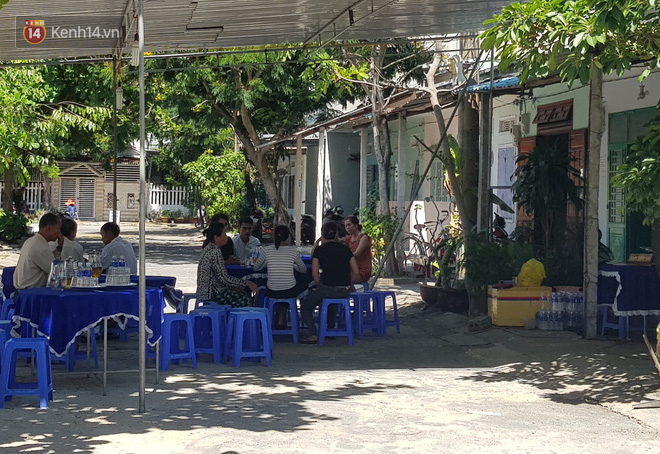 Gia đình lo hậu sự cho bé gái.