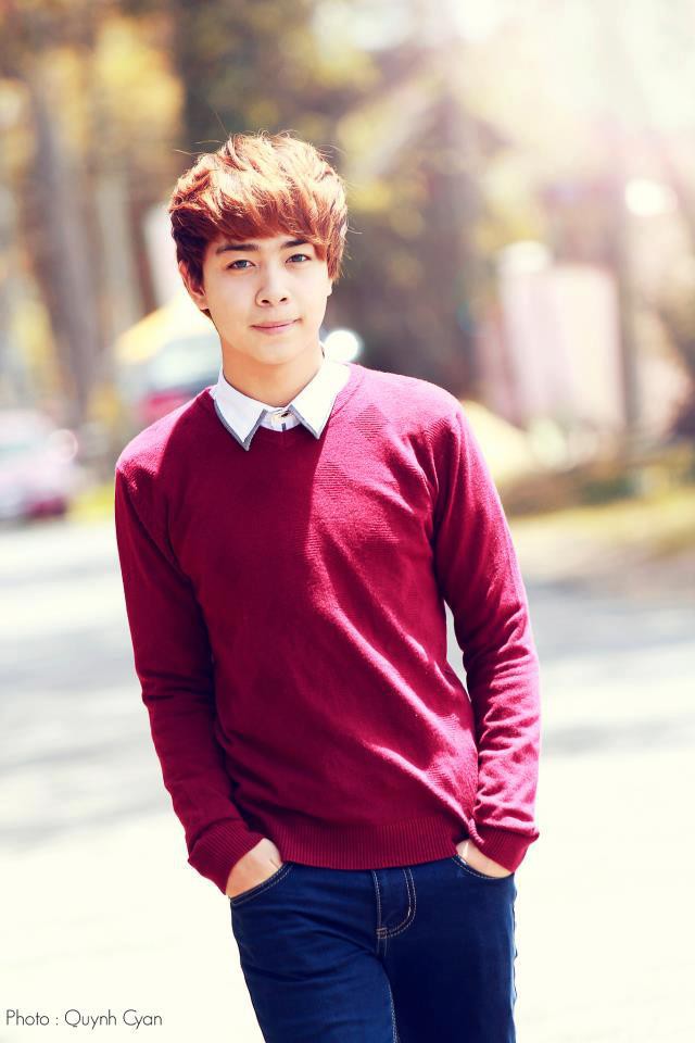 Hình ảnh trước kia của Kin Nguyễn. Có thể thấy, anh chàng sở hữu sống mũi thấp, gương mặt tròn nhưng vẫn khá ưa nhìn.