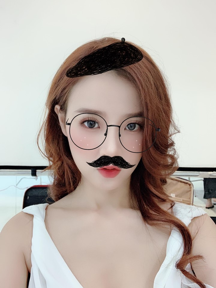 Bức ảnh selfie mới đây của Midu.