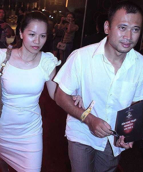 MC Long Vũ và người vợ kín tiếng.