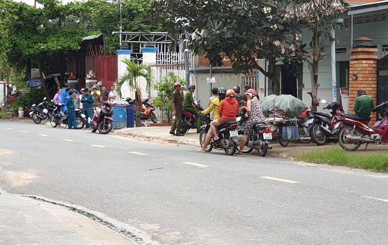 Thai nhi được phát hiện trong thùng rác tại Bình Dương - 1 Thai nhi được phát hiện trong thùng rác tại Bình Dương - 1