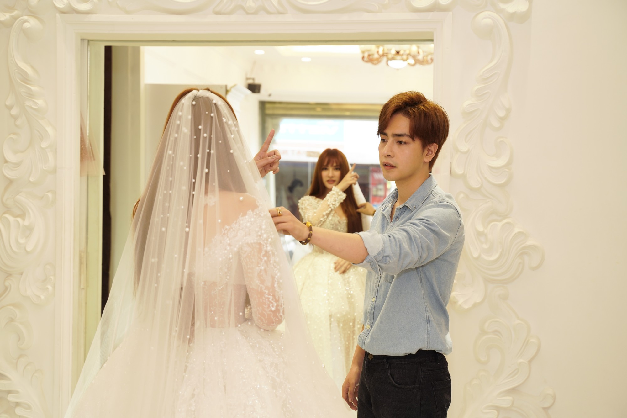 Vị hôn phu chăm sóc cho Thu Thủy chu đáo