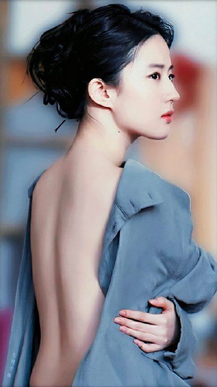 Hình ảnh hiếm hoi Lưu Diệc Phi khoe lưng trần trước đây