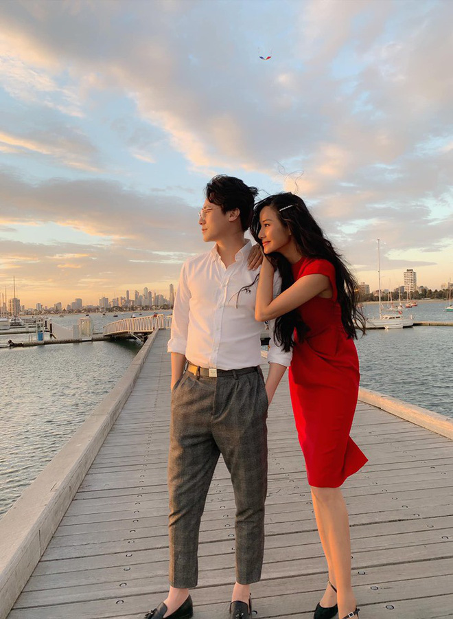 Bức ảnh thân thiết cùng Rocker Nguyễn trên biển được Hoàng Thùy đăng tải lên trang cá nhân cùng lời chúc mừng sinh nhật siêu ngọt ngào