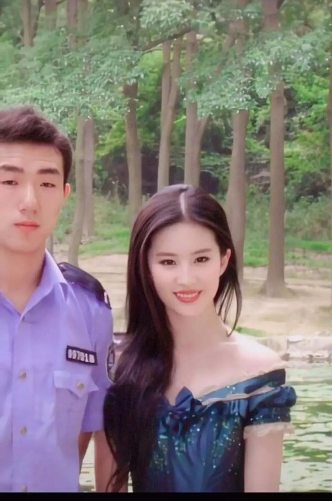 Chỉ 1 vài tấm hình mà Lưu Diệc Phi gây bão mạng xã hội xứ Trung suốt 1 thời gian dài