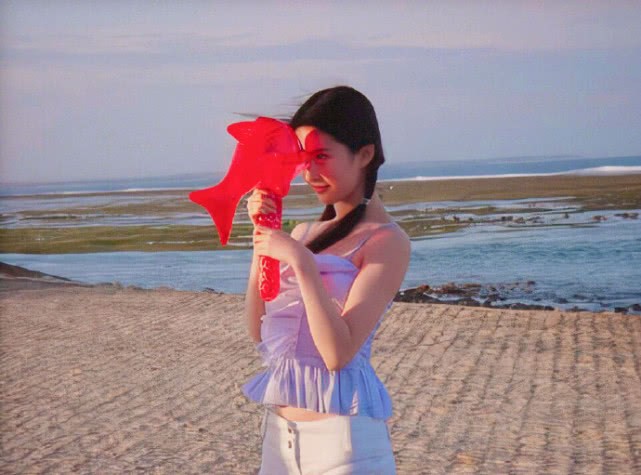 Vóc người hoàn hảo, làn da căng mịn, gương mặt đẹp đến nao lòng của Lưu Diệc Phi chính là 