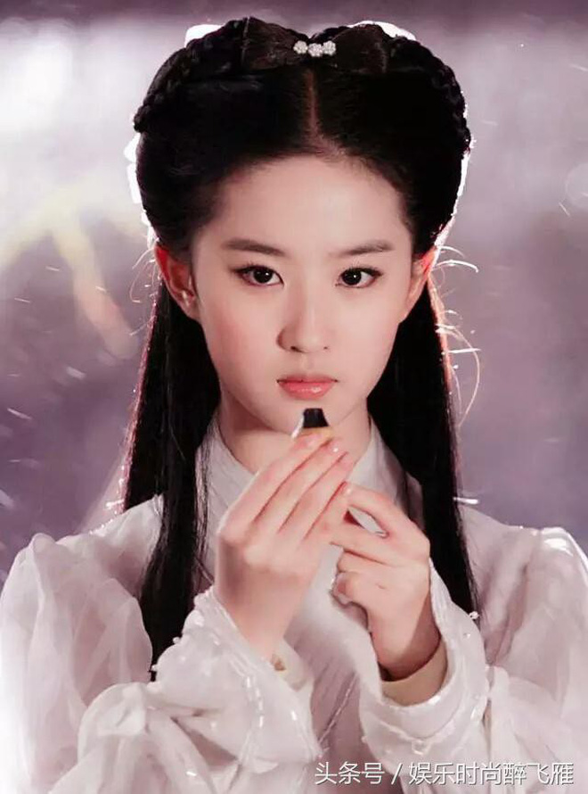 Nhan sắc nghiêng nước nghiêng thành của nàng 