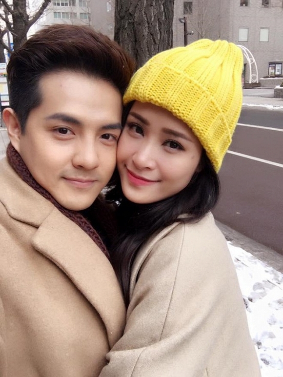 Đông Nhi và Ông Cao Thắng đều là những nghệ sĩ có thu nhập khủng bằng hoạt động nghệ thuật và kinh doanh. Dù không khoe mẽ nhưng nhẩm tính cũng đủ hiểu khối tài sản của cặp đôi khi về 