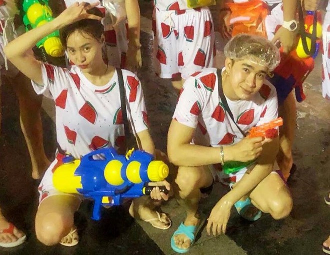 Tham gia lễ hội té nước Songkran cùng 