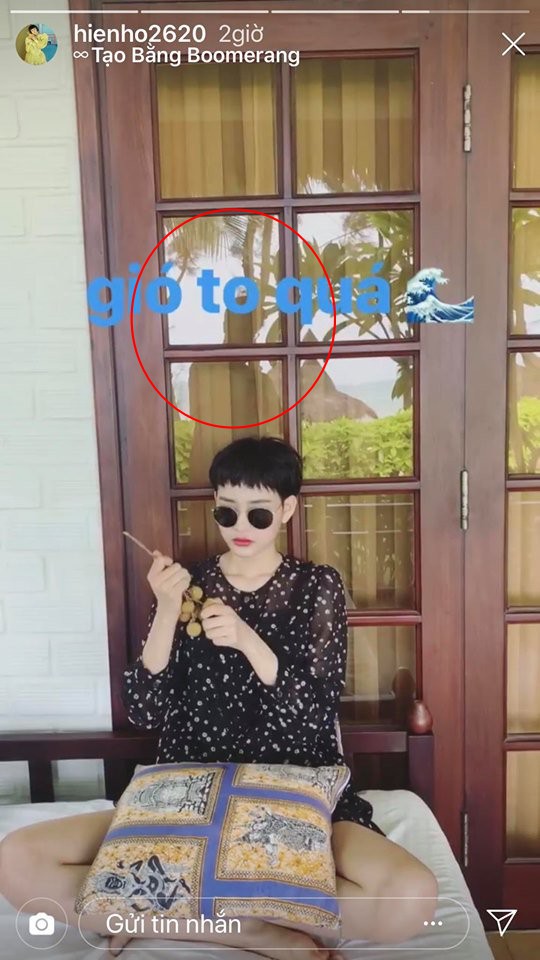 Hình ảnh được Hiền Hồ đăng tải lên Instagram cá nhân và đã mau chóng xoá đi sau đó vài giờ. Có thể thấy, chàng trai chụp hình cho Hiền Hồ lộ rõ chiếc bóng trên cửa kính rất giống vóc dáng Bùi Anh Tuấn.