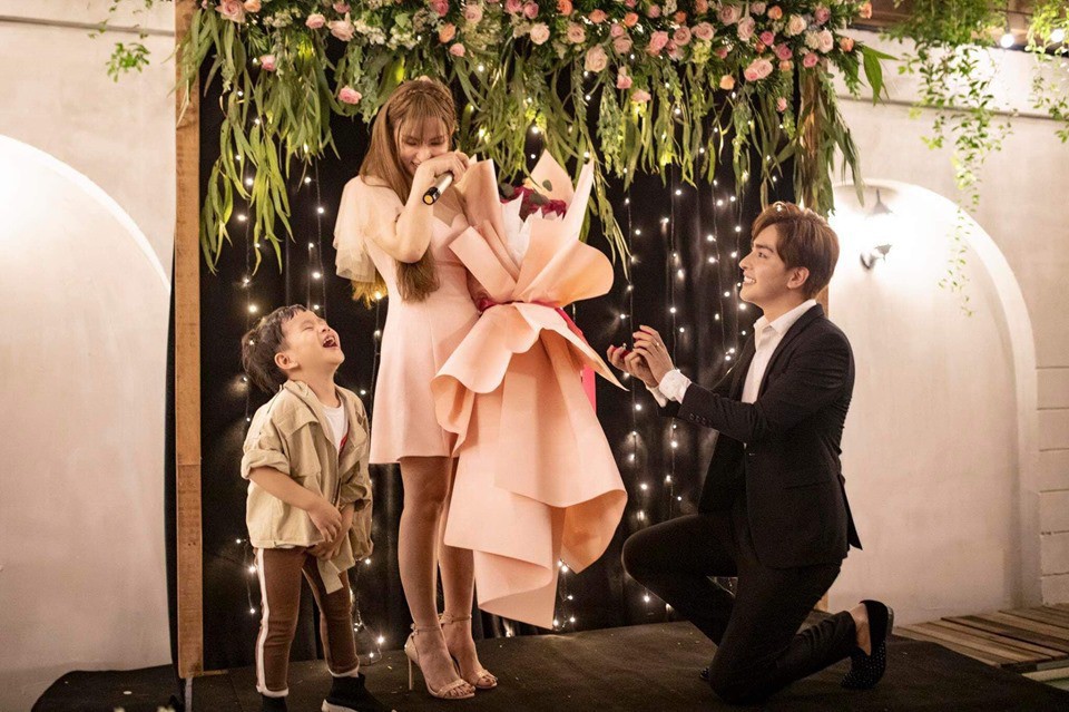 Thu Thủy được bạn trai cầu hôn hồi tháng 6.