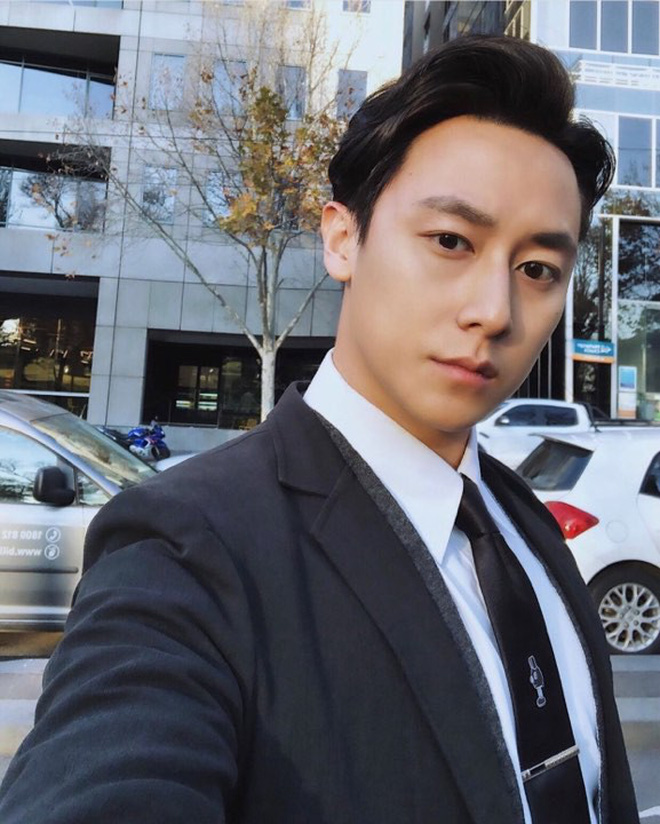 Thời gian gần đây, soái ca họ Nguyễn đã cân bằng lại cuộc sống, lấy lại phong độ điển trai khi xưa. Theo tiết lộ, Rocker Nguyễn từ bỏ sự nghiệp nghệ thuật tại Việt Nam để sang làm ông chủ một hiệu trà sữa ở Úc.