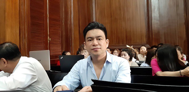 Nạn nhân vụ án, bác sĩ Chiêm Quốc Thái tại phiên tòa. Ảnh: Tân Châu