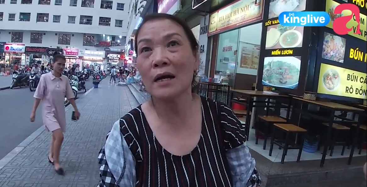 Một cư dân sống tại đây phàn nàn về chất lượng tòa nhà.