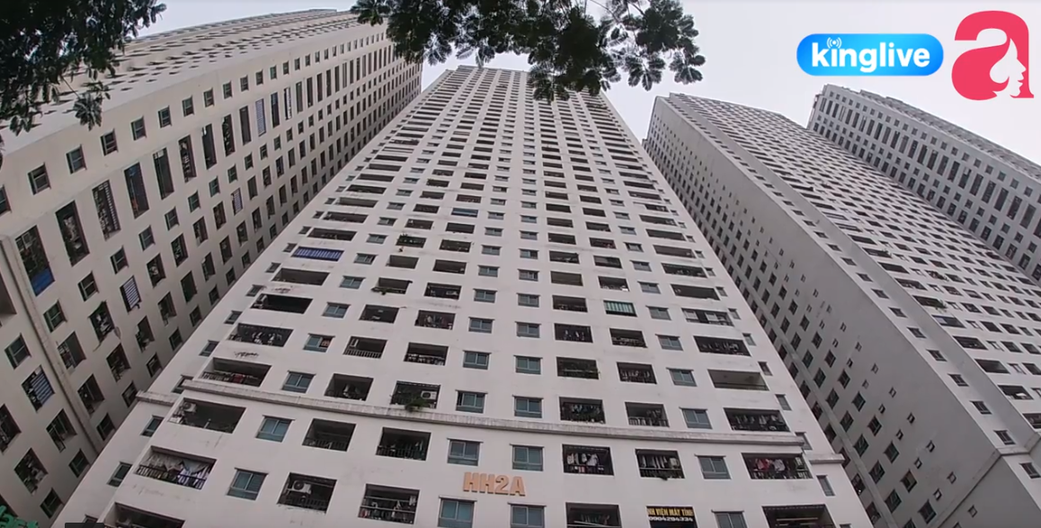 Tòa chung cư HH được xây dựng rất cao và dày đặc.