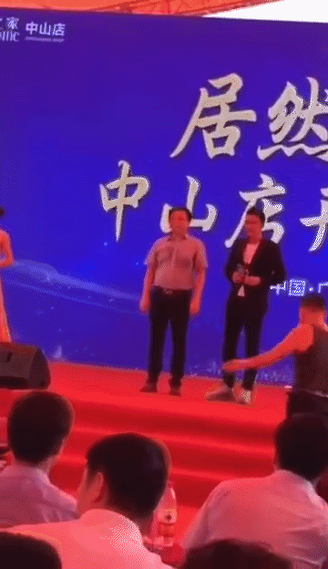 Nhậm Đạt Hoa thân thiện bắt tay người đàn ông lạ mặt nhưng nhận lại hai nhát dao.