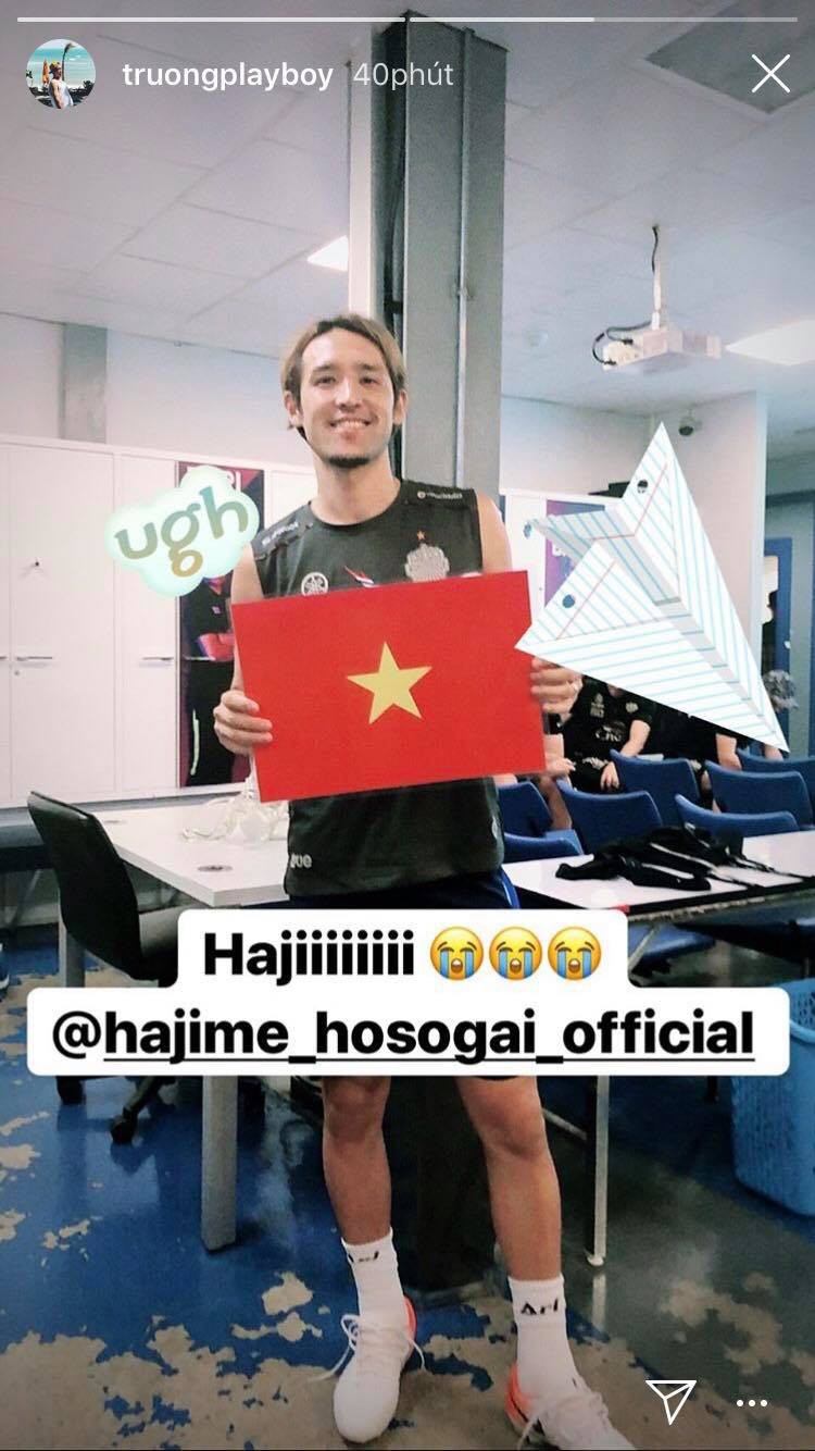 Xuân Trường khoe ảnh của đồng đội cũng tại Thai League.