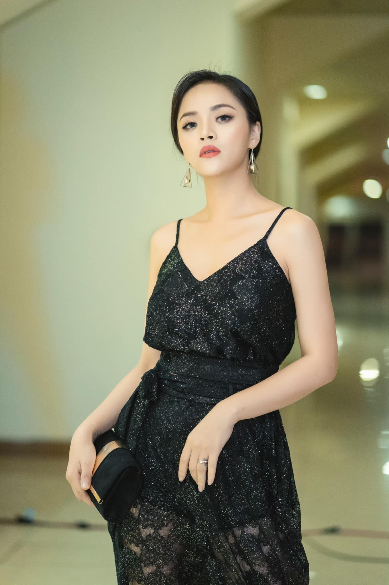 Cô cũng thường xuyên xuất hiện tại các sự kiện giải trí.