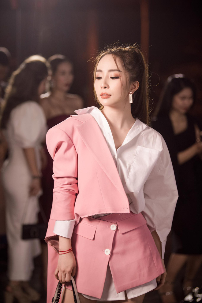 Hậu ly hôn, Quỳnh Nga bắt đầu trở lại showbiz bằng việc đi diễn, tham gia các sự kiện giải trí, song song với công việc kinh doanh riêng. 