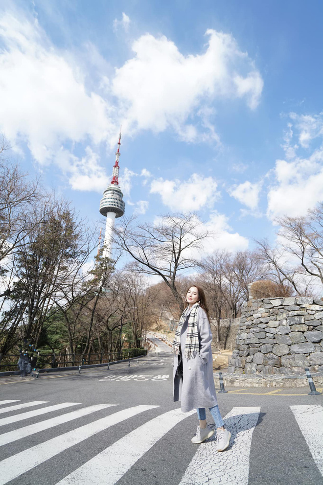 Người đẹp dành phần lớn thời gian đi du lịch, khám phá các vùng đất mới. 