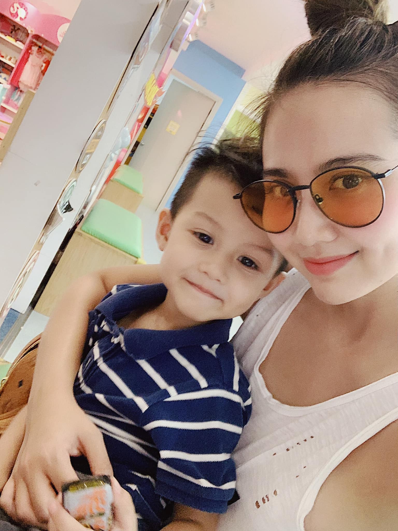 Huyền Lizzie chăm sóc con trai nhỏ hậu ly hôn. Bé chính là nỗi lo lớn nhất với cô thời điểm hiện tại.