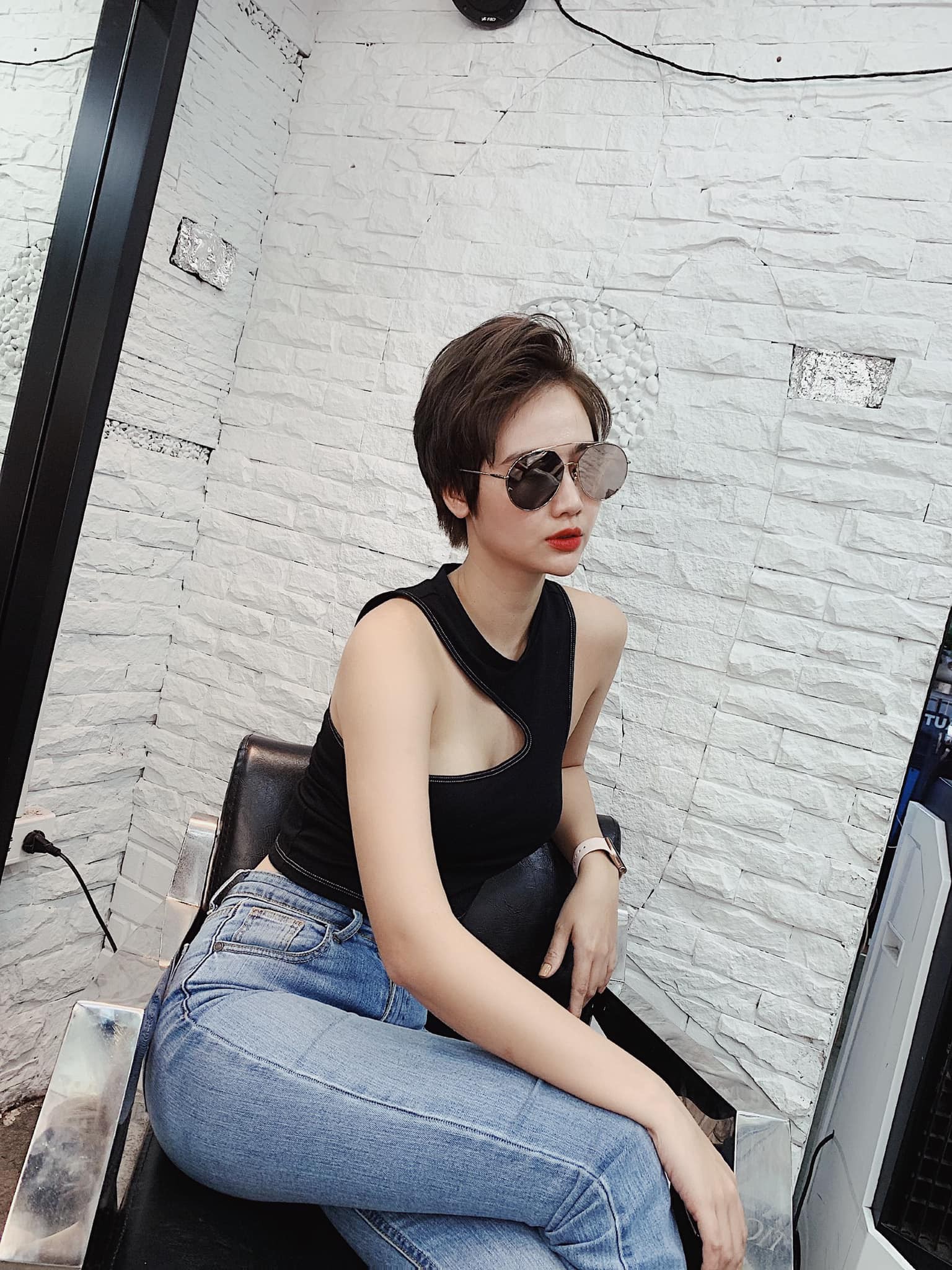 Nữ diễn viên thậm chí còn cắt phăng mái tóc dài quen thuộc để 