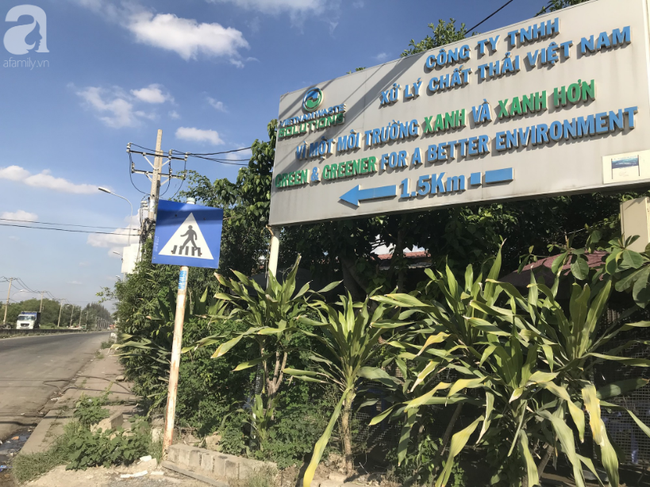 Quốc lộ 50 là tuyến đường duy nhất dẫn vào bãi rác Đa Phước cùng hai đơn vị khác là Công ty Dịch vụ môi trường đô thị Hòa Bình, Công ty TNHH Công nghệ sinh học Sài Gòn Xanh.