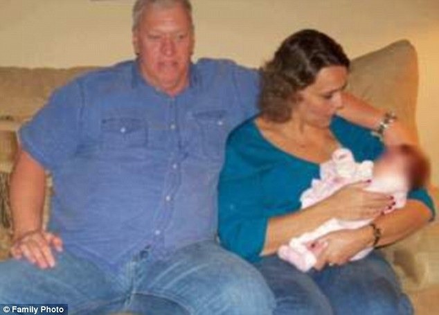 Vợ chồng nạn nhân.