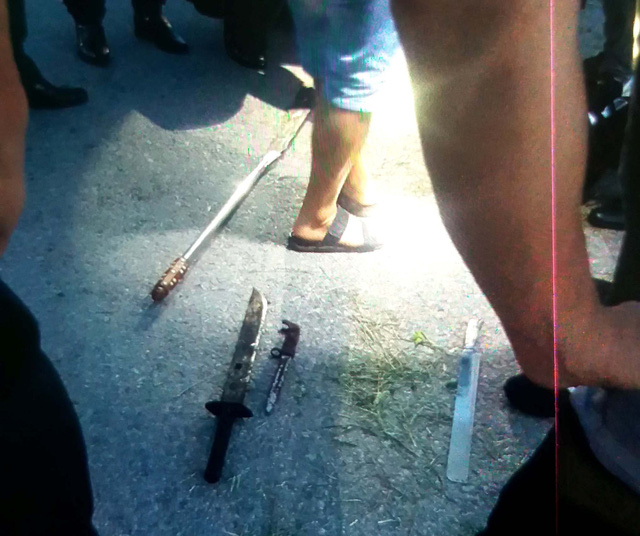 Một số hung khí các đối tượng bỏ lại hiện trường