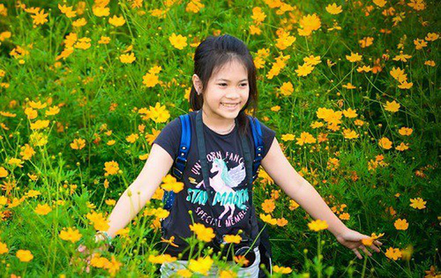 Nguyệt Linh trong một buổi học nhiếp ảnh.